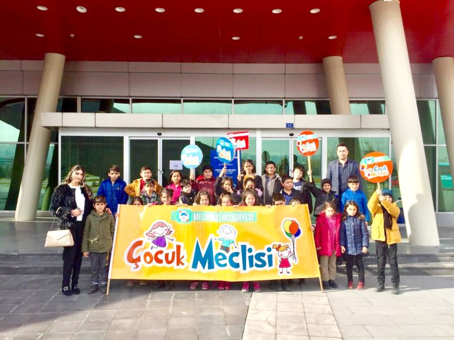 Çocuk Meclisi Üyeleri Robotik Kodlamayı Deneyimledi 