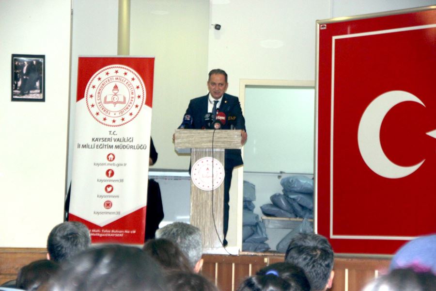 Öğrencilere havacılık alanında mesleklerin tanıtılacağı konferans düzenlendi. 
