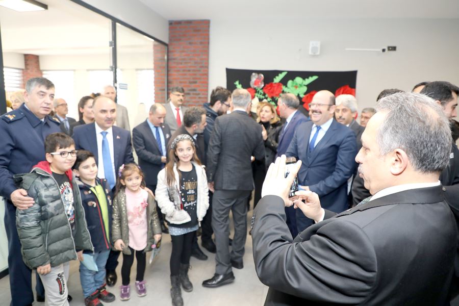 BAŞKAN ÇEKTİ, ÇOCUKLAR MUTLU OLDU