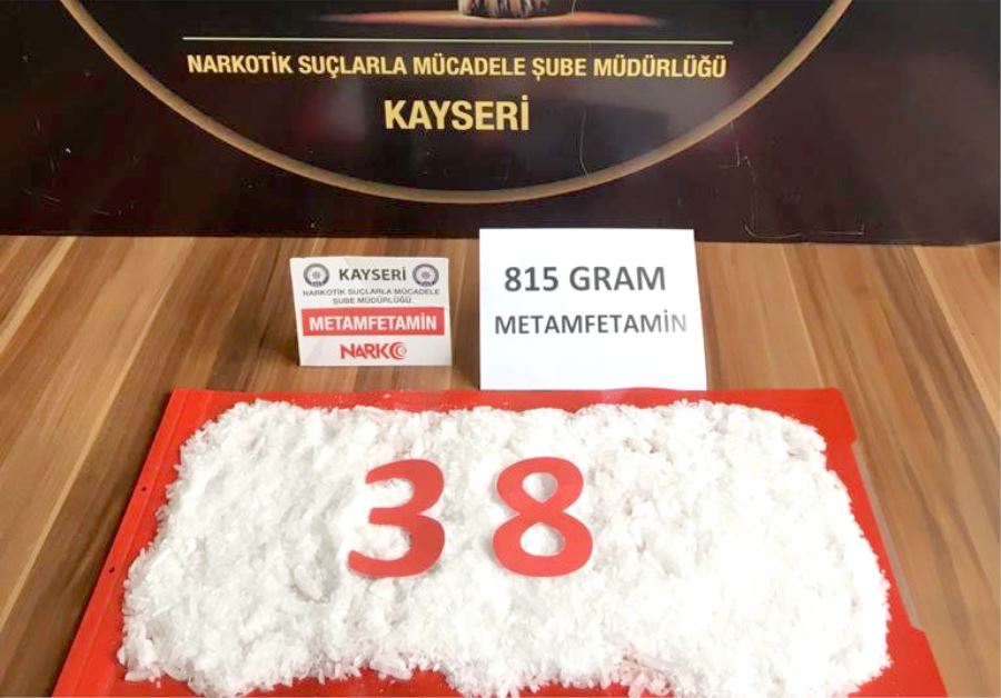 Aracına yaptığı özel bölmede uyuşturucu ticareti yaptı,