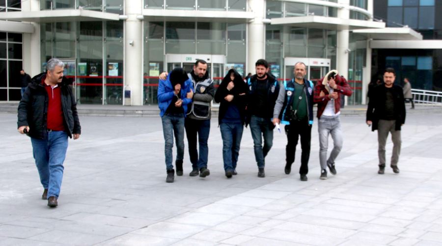 Camideki çelik kasa hırsızları yakalandı 