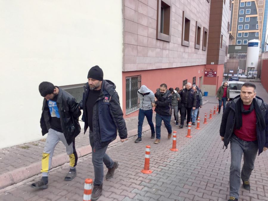DEAŞ operasyonunda gözaltına alınan 9 kişiden 5