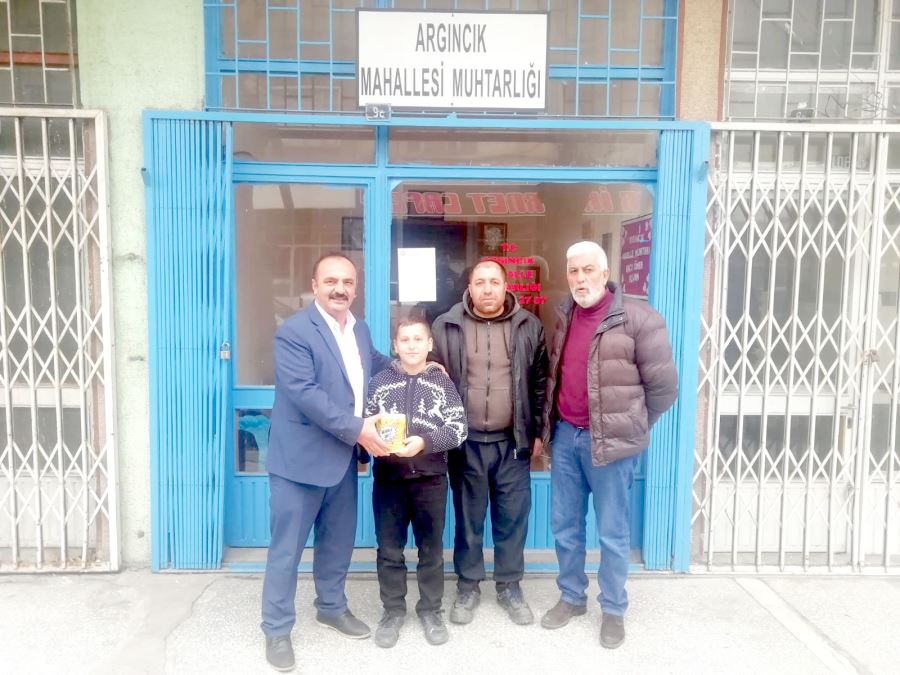11 yaşındaki Mustafa, kumbarasını depremzedelere gönderdi 