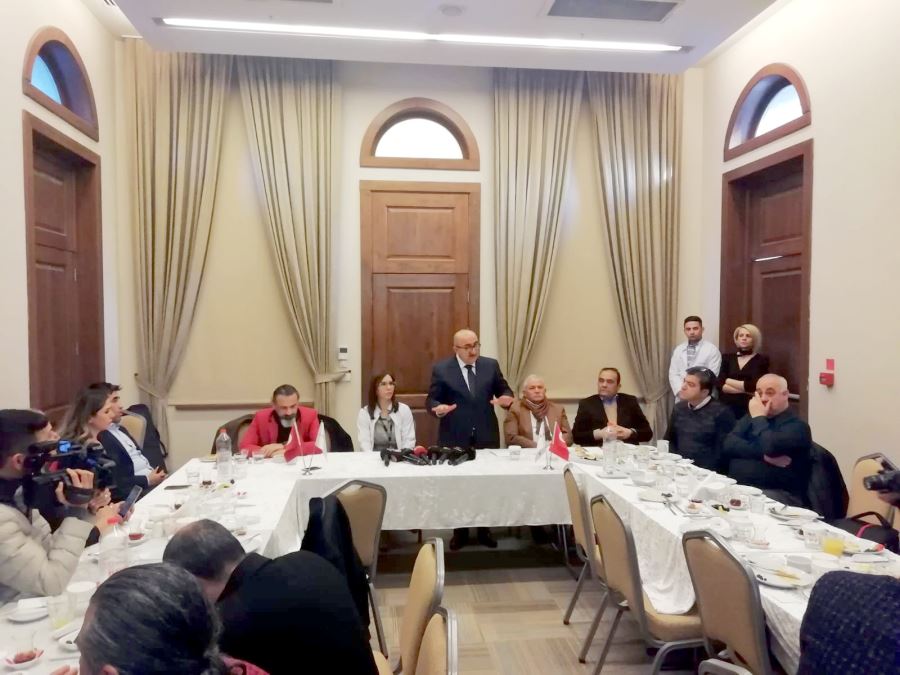 Acıbadem Kayseri Hastanesi, gazetecilere ergonomi ve egzersizler hakkında bilgi verdi 