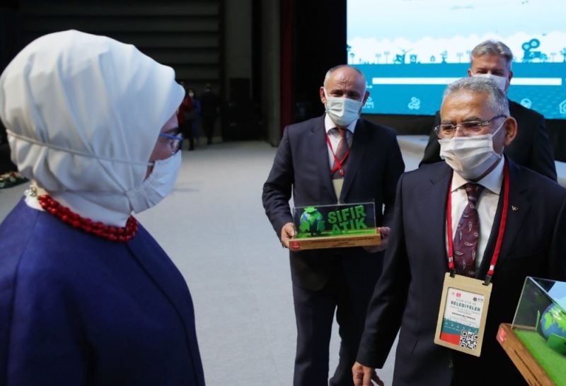 Yahyalı Belediyesi’nin sıfır atık projesi ödül aldı
