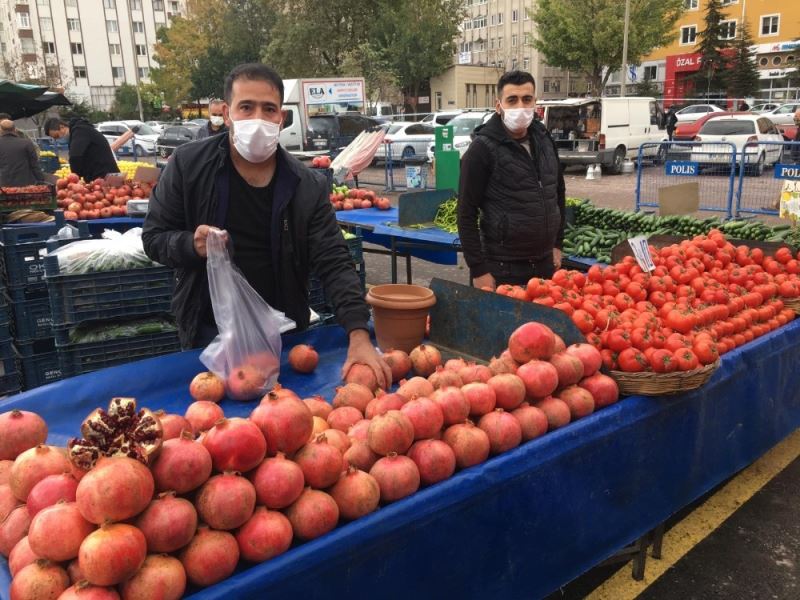 Semt pazarlarında uygun fiyat hem esnafı hem vatandaşı sevindirdi
