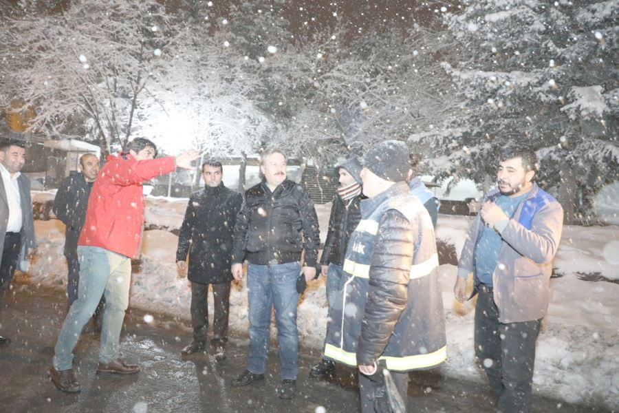 Başkan Palancıoğlu, gece çalışmalara katıldı,