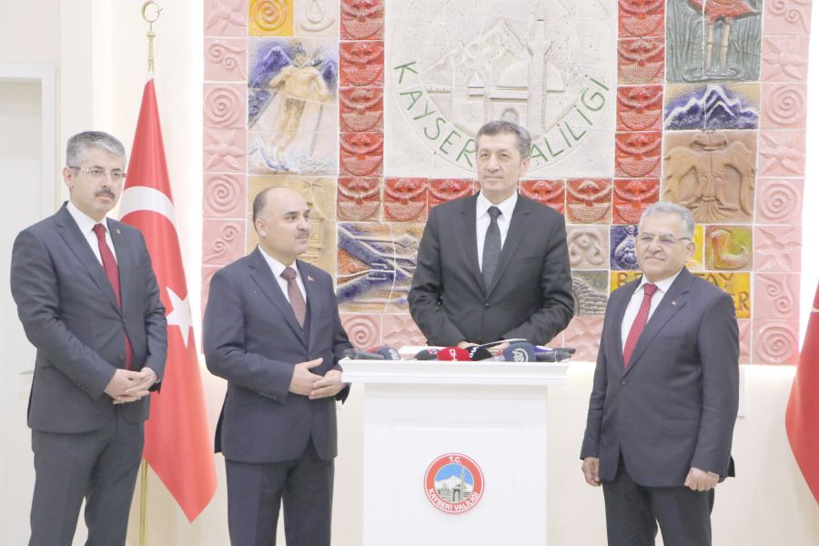 Milli Eğitim Bakanı Ziya Selçuk Kayseri