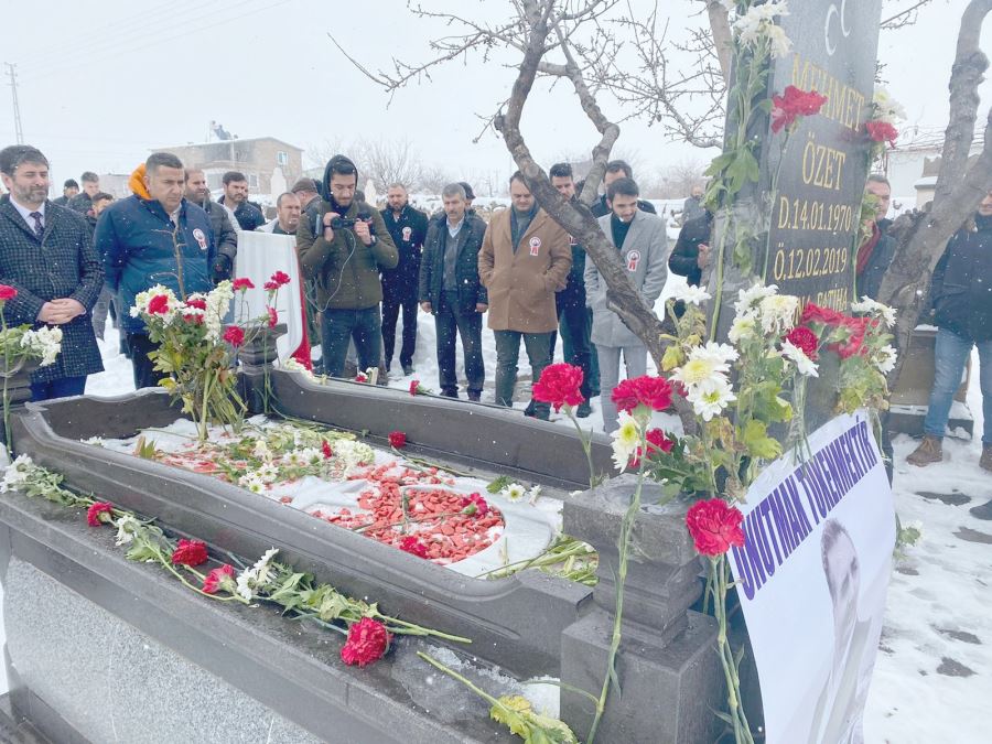 Mehmet Özet kabri başında anıldı