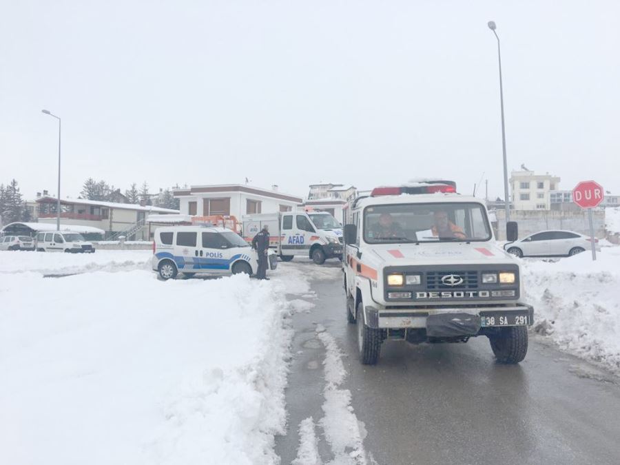 Dağda mahsur kalan paraşütçü kurtarma ekiplerine tepki gösterdi