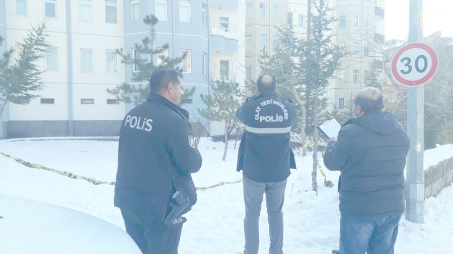  Eşi son anda yakaladı, dayanamayarak 5. kattan aşağı düştü