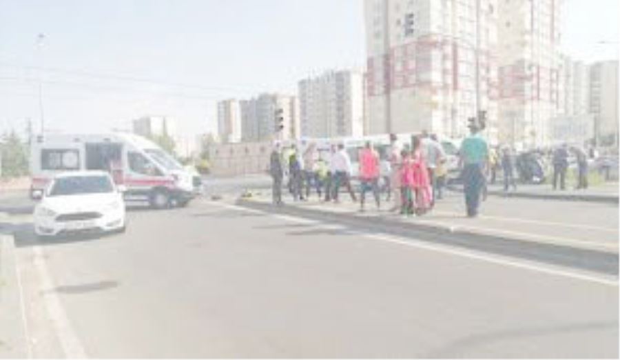 servis araçları çarpıştı