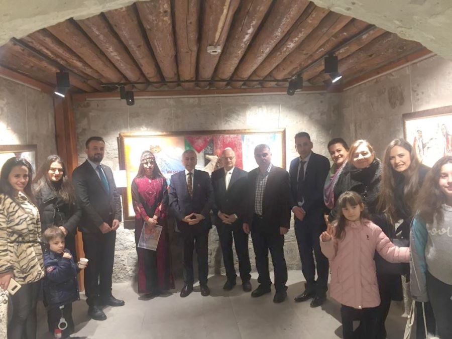 Filistinli Ressam Nesrin Ayyad resim sergisi açtı