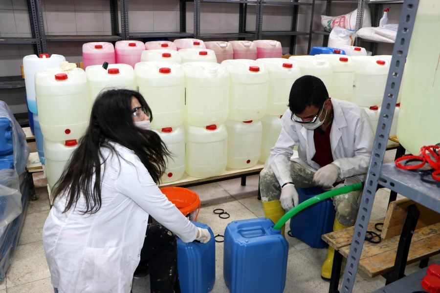Ahi Evran Mesleki ve Teknik Anadolu Lisesi Kimya Bölümü fabrika gibi çalışıyor