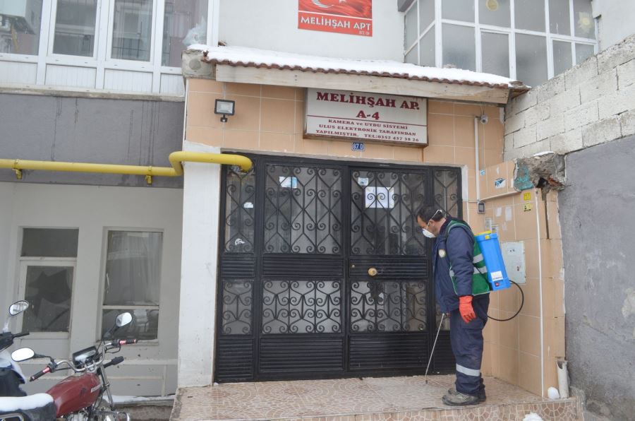 Bünyan Belediyesi apartmanları dezenfekte ediyor