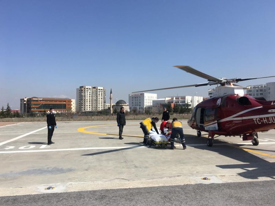 ALS hastası adam hava ambulansı ile hastaneye getirildi