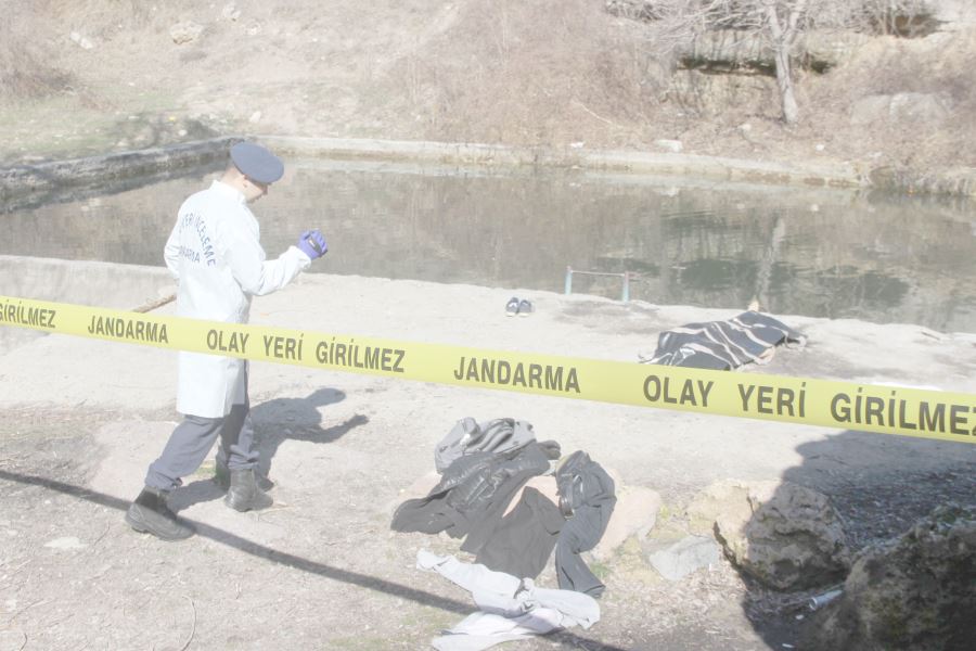 Serinlemek için girdiği yapay gölette boğulan genç hayatını kaybetti 