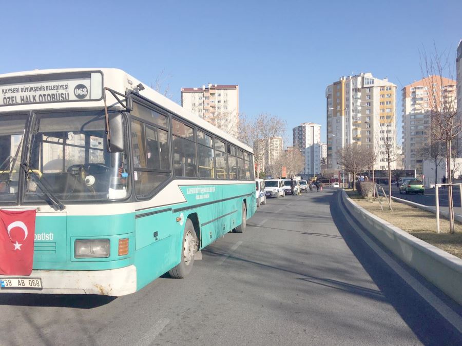 Halk otobüsünün altında kalan adam hayatını kaybetti