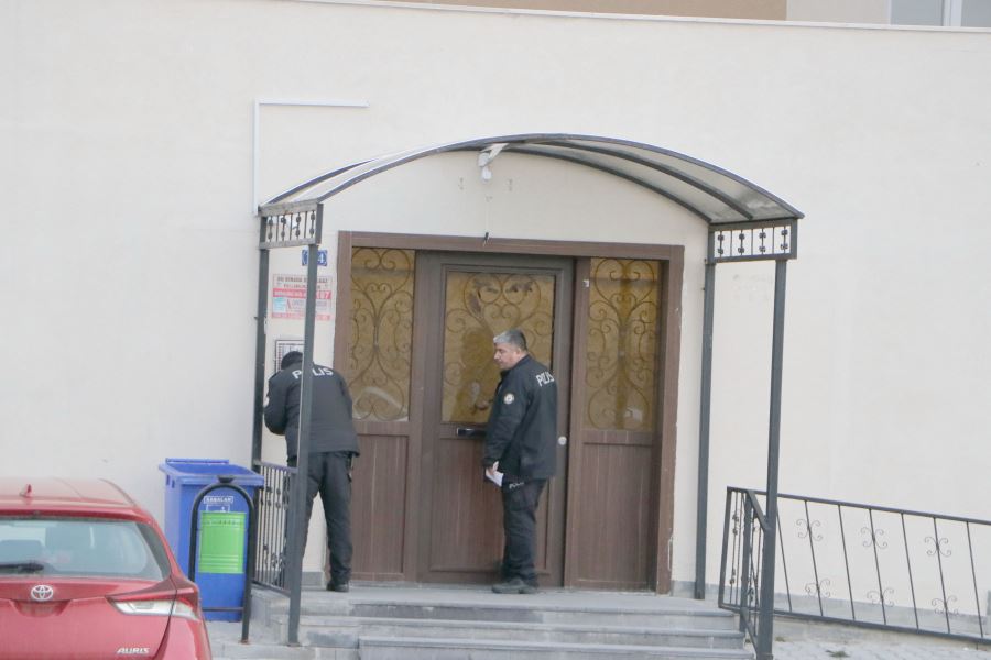  Kız arkadaşını silahla vurduktan sonra intihar etti