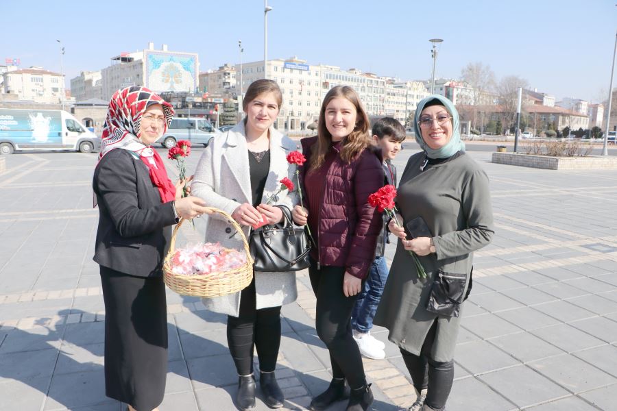  Dünyam Hastanesi ‘Kadınlar Günü’nü unutmadı 