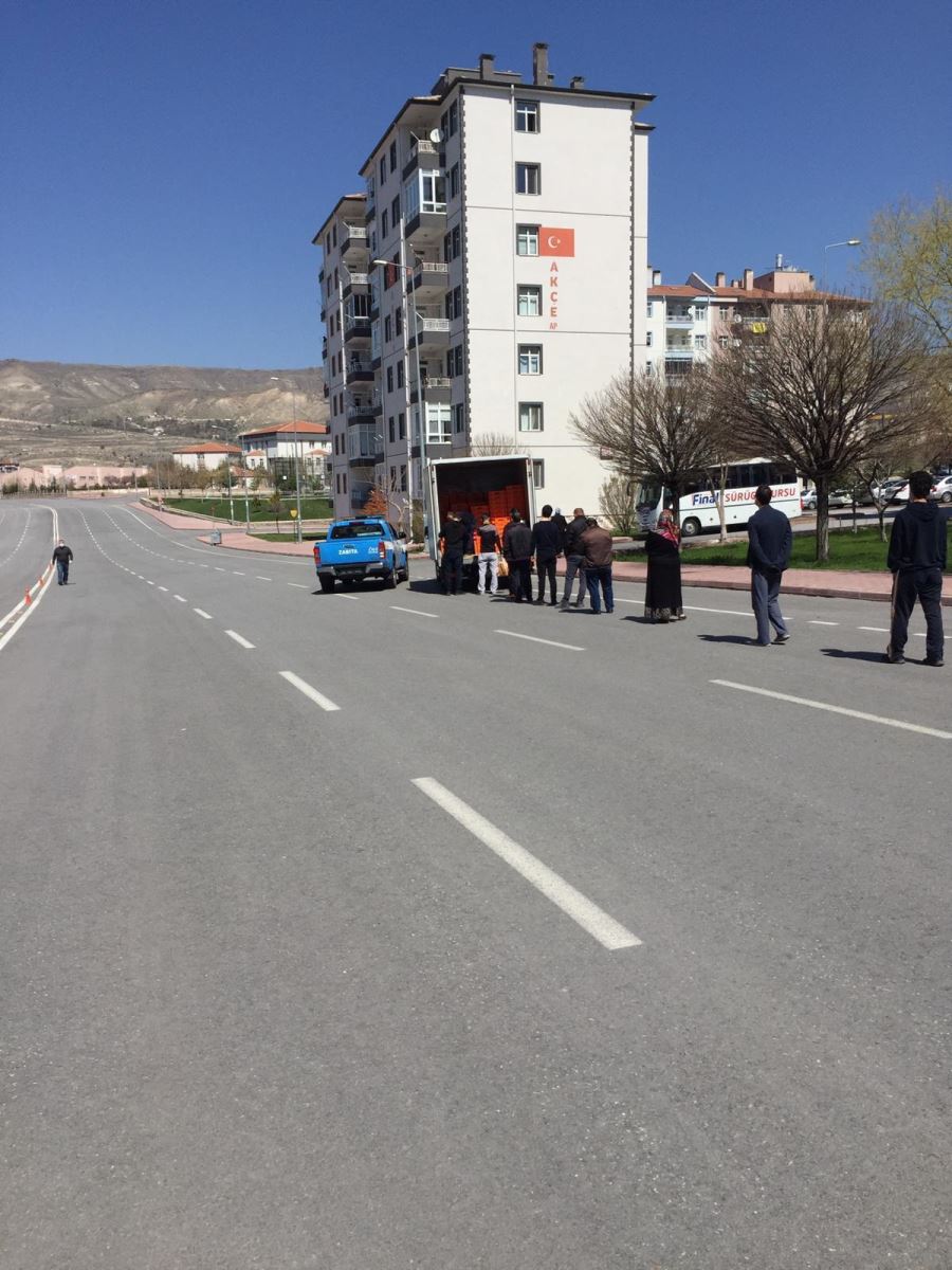 BÜYÜKŞEHİR MAHALELERE EKMEK GÖTÜRDÜ