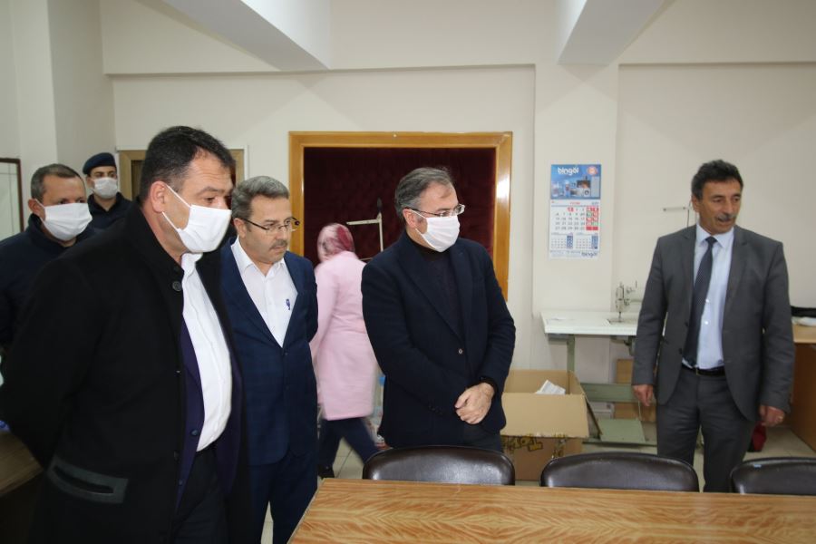  Hacılar’da maske üretimi devam ediyor