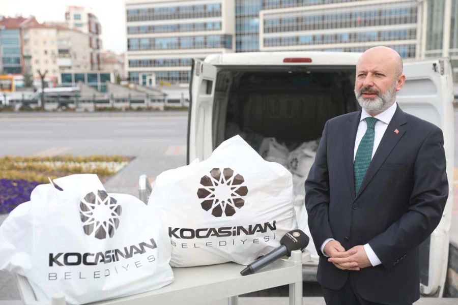 Ahmet Çolakbayrakdar,hayırseverlerden temin edilen gıdalar teslim ediliyor