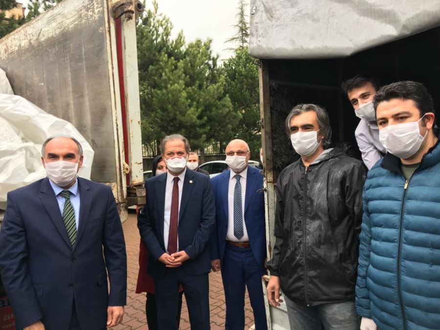 öğretmenler ihtiyacı olan 500 aileye un dağıttı