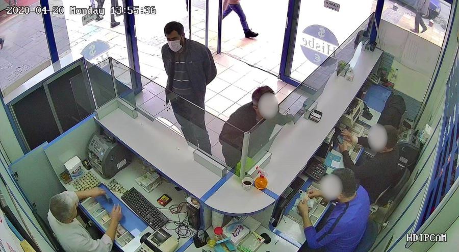  Dolar bozduran müşteriye yanlışlıkla euro parası verdi