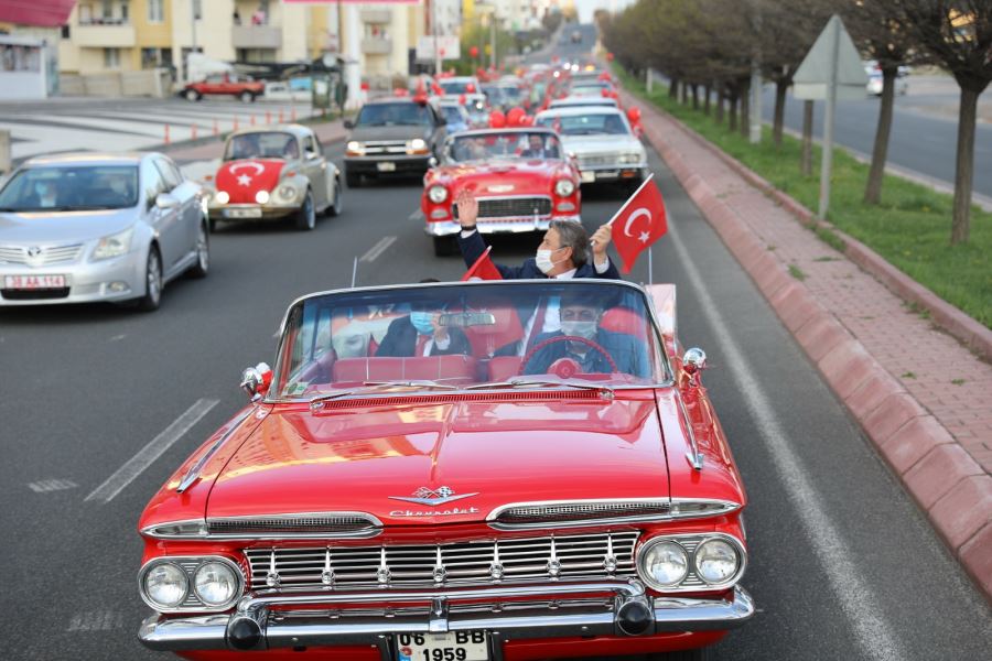  Klasik araçlar Melikgazi’de 23 Nisan’ı kutladı