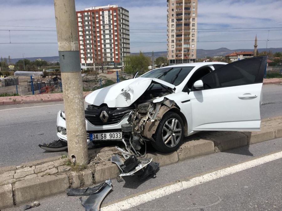  Kaza yapan sürücü, otomobili bırakıp kaçtı