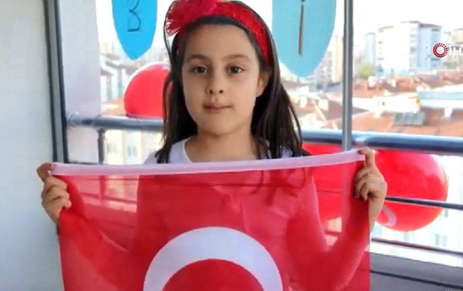  miniklerin İstiklal Marşı performansı büyük ilgi gördü
