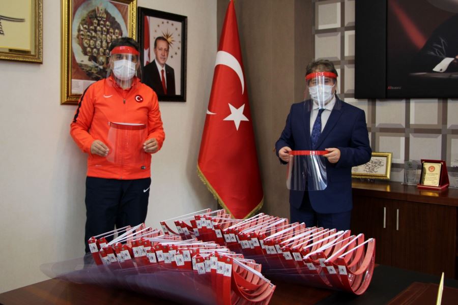 Gençlik ve Spor İl Müdürlüğü’ndenbin 500 adet siperlik