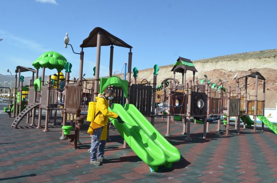 Bünyan Belediyesi parkları dezenfekte ediyor