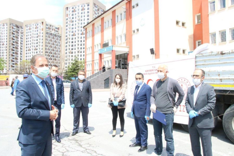 öğretmenler tarafından ihtiyaç sahiplerine bin torba un dağıtıldı