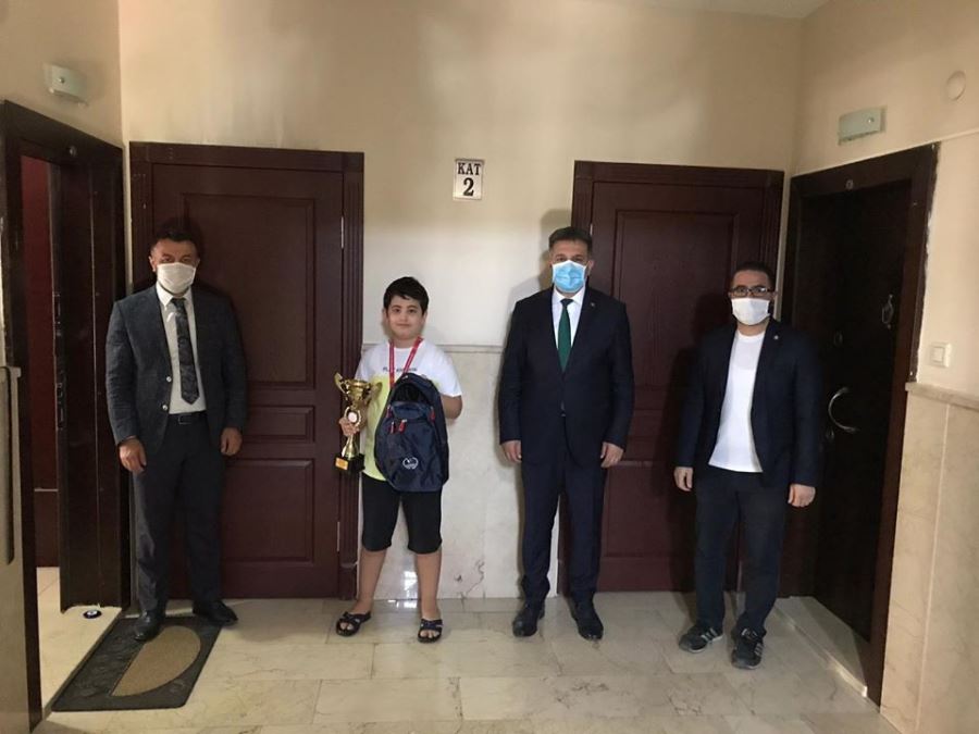  Online Satranç turnuvasında dereceye giren sporcular ödüllendirildi