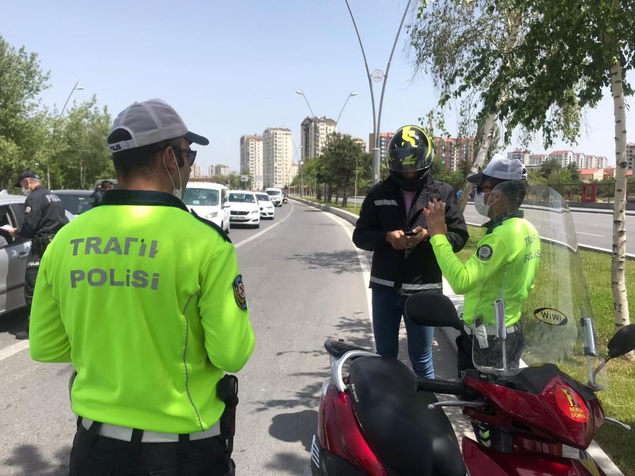  Ehliyetini evde unuttu motorundan oldu