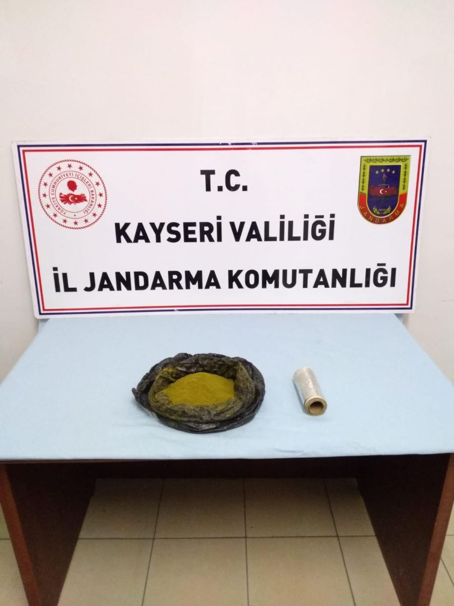  1 kilo 500 gram toz esrar ele geçirildi