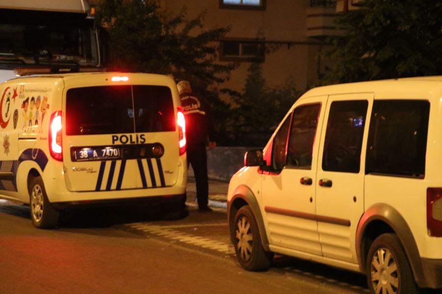  Ağabey kardeş birbirini bıçakladı