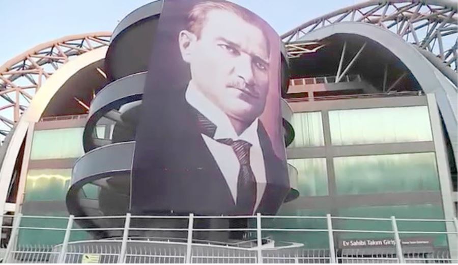 Kayseri Kadir Has Stadyumu’nda İstiklal Marşı yankılandı