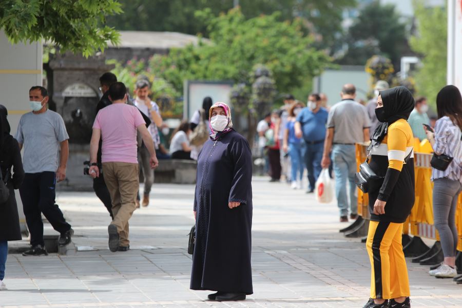  Kayserililer maskesiz dışarı çıkmıyor
