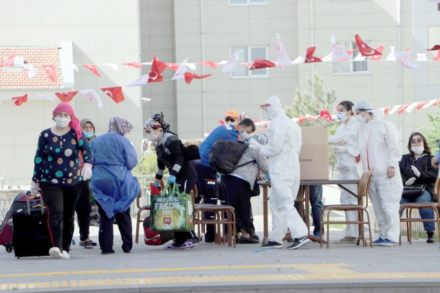 karantina süresi dolan 157 kişi memleketlerine uğurlandı