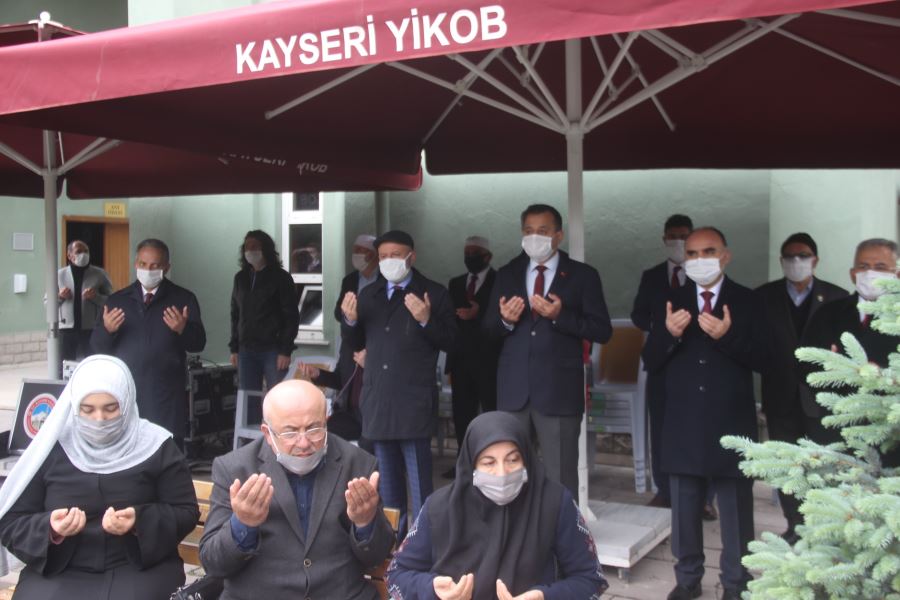 Valisi Şehmus Günaydın: “Kucaklaşamasak da bayramın maneviyatını yaşıyoruz”