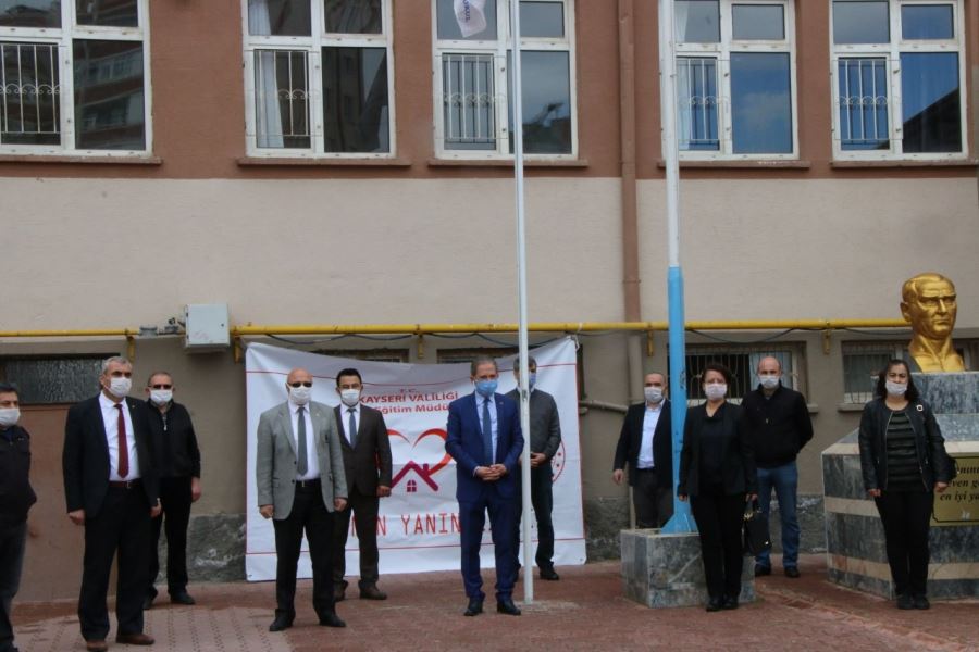 19 adet okulda ihtiyacı olanlara bin 100 çuval un dağıtıldı