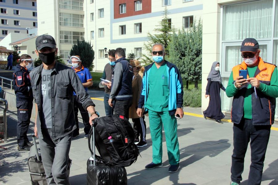karantina süresi dolan 289 kişi memleketlerine uğurlandı