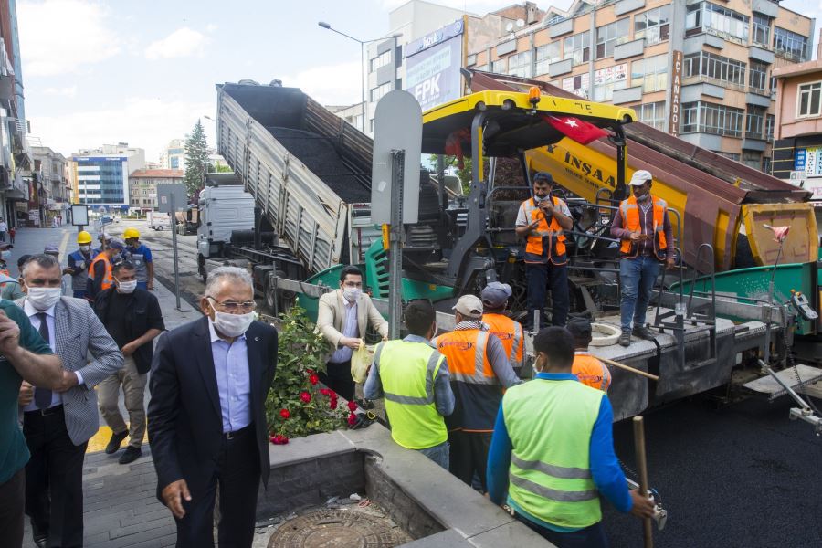 Başkan Büyükkılıç asfaltlama çalışmalarını denetledi