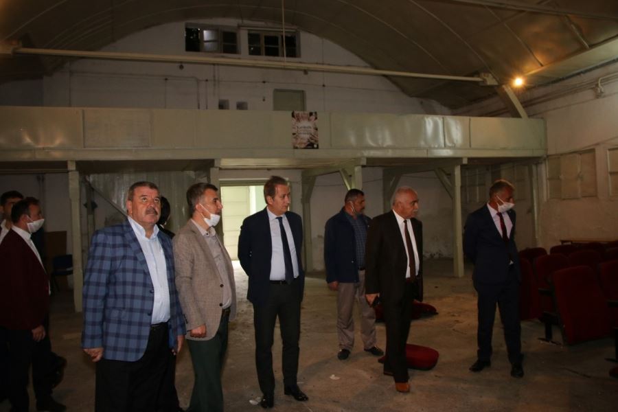  Sulu sistemle çalışan sinema makinesi görenleri şaşırtıyor