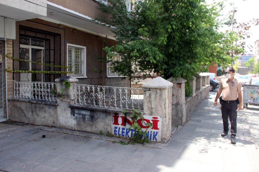 Yakınlarına ziyarete giden şahıslarda korona virüs çıkınca apartman karantinaya alındı