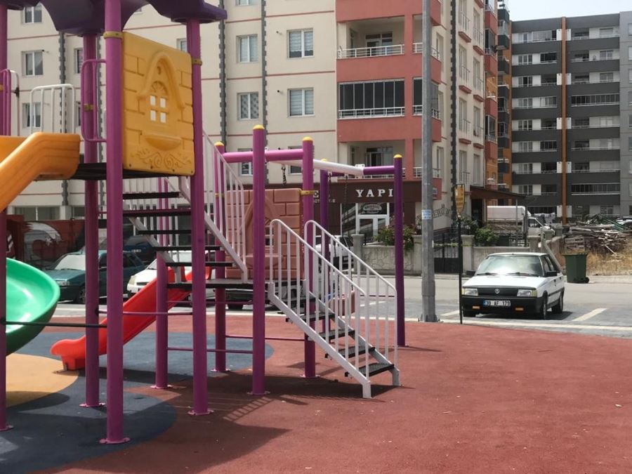  Parkta oynayan çocukta korona virüs çıktı