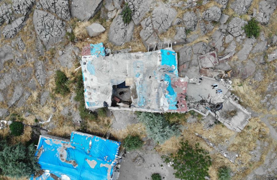 Tavanı çöken müstakil evde yaşam mücadelesi
